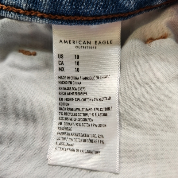 American Eagle Strigid Mom Short Womens Size 10 Cuffed Hem Medium Wash Denim - Picture 4 of 5